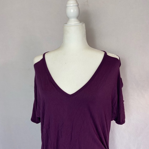 emerald cut out cold shoulder top - Picture 9 of 9